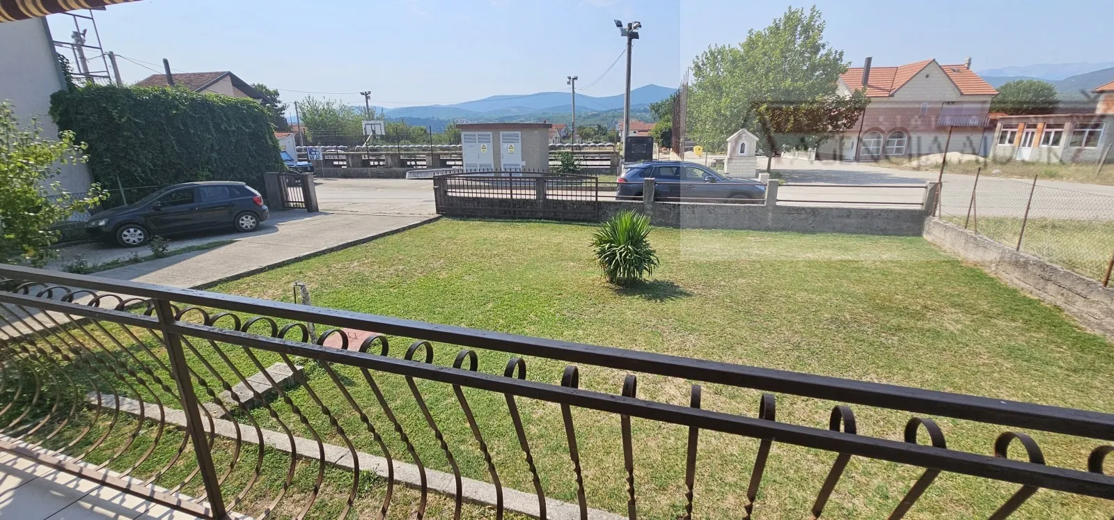 imotski lug obiteljska kuća 300 m2 najam - slika 2