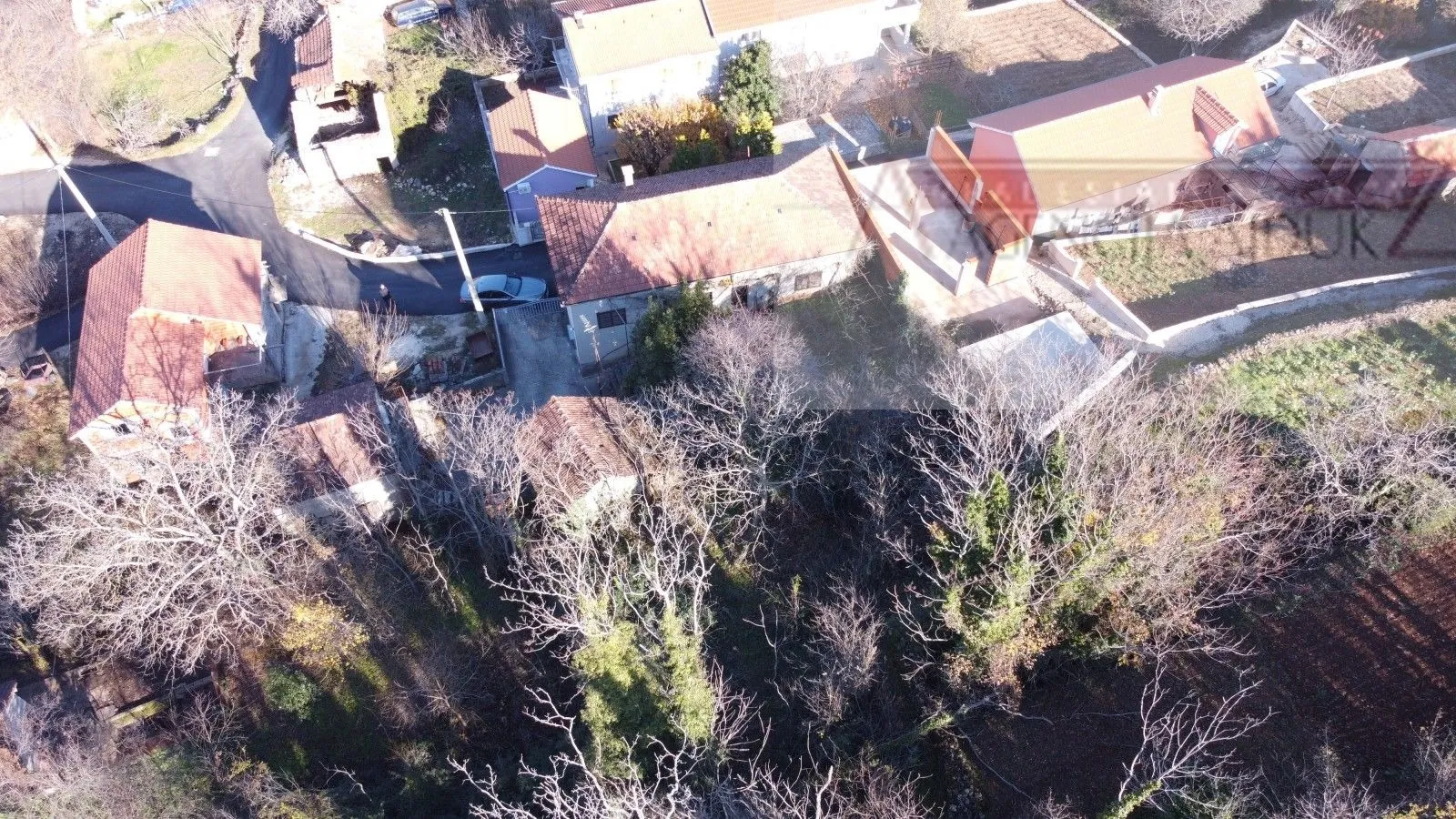 imotski runović obiteljska kuće 230 m2 + okućnica - slika 7
