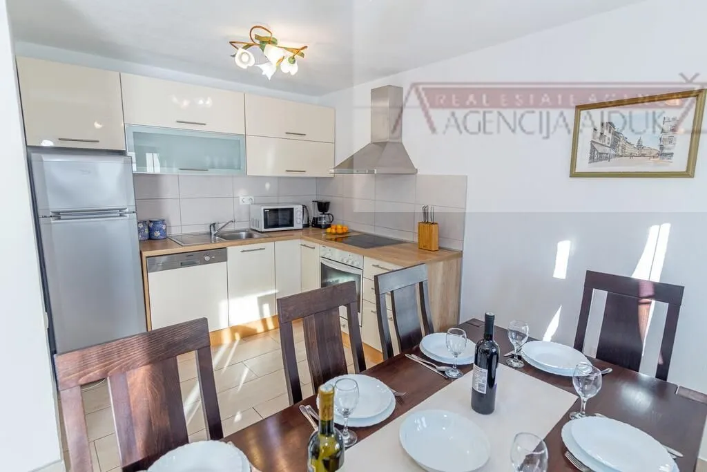 imotski - vila sa bazenom 190 m2 - top ponuda - slika 11