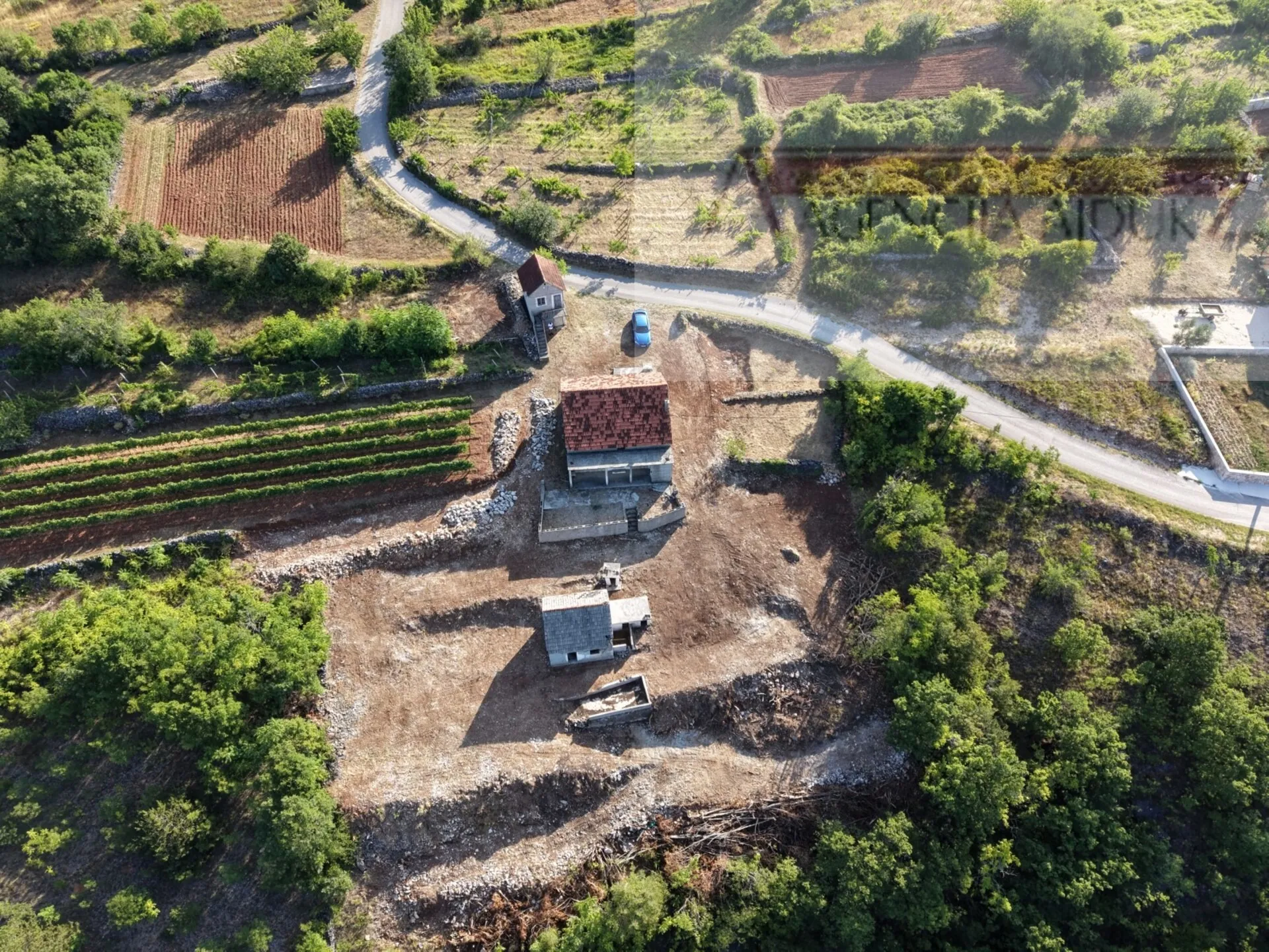 imotski vinjani donji tri legalizirana objekta sa zemljištem - slika 2