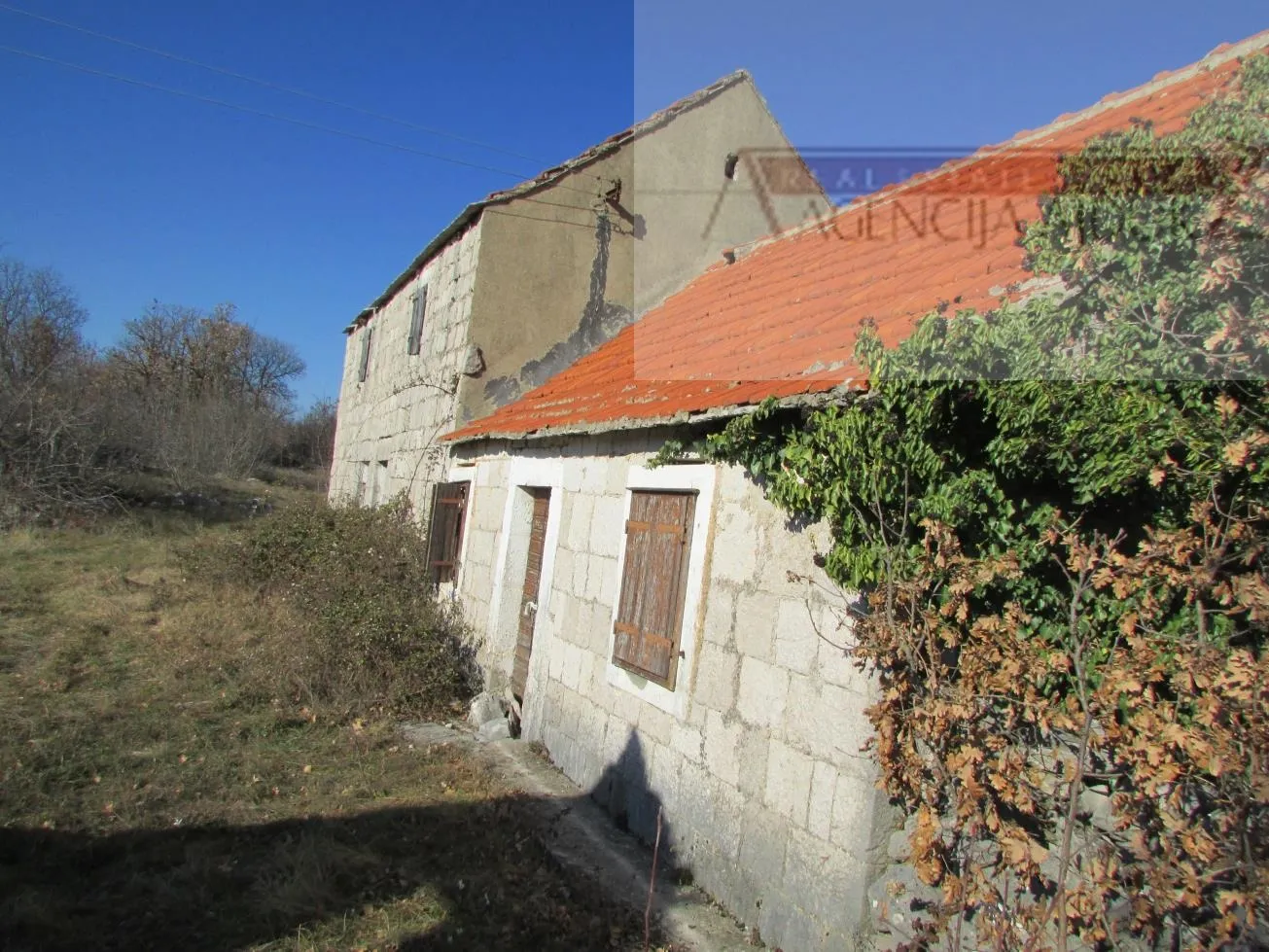 imotski lovreć četiri kamene kuće i velika okućnica 13000 m2 - slika 4