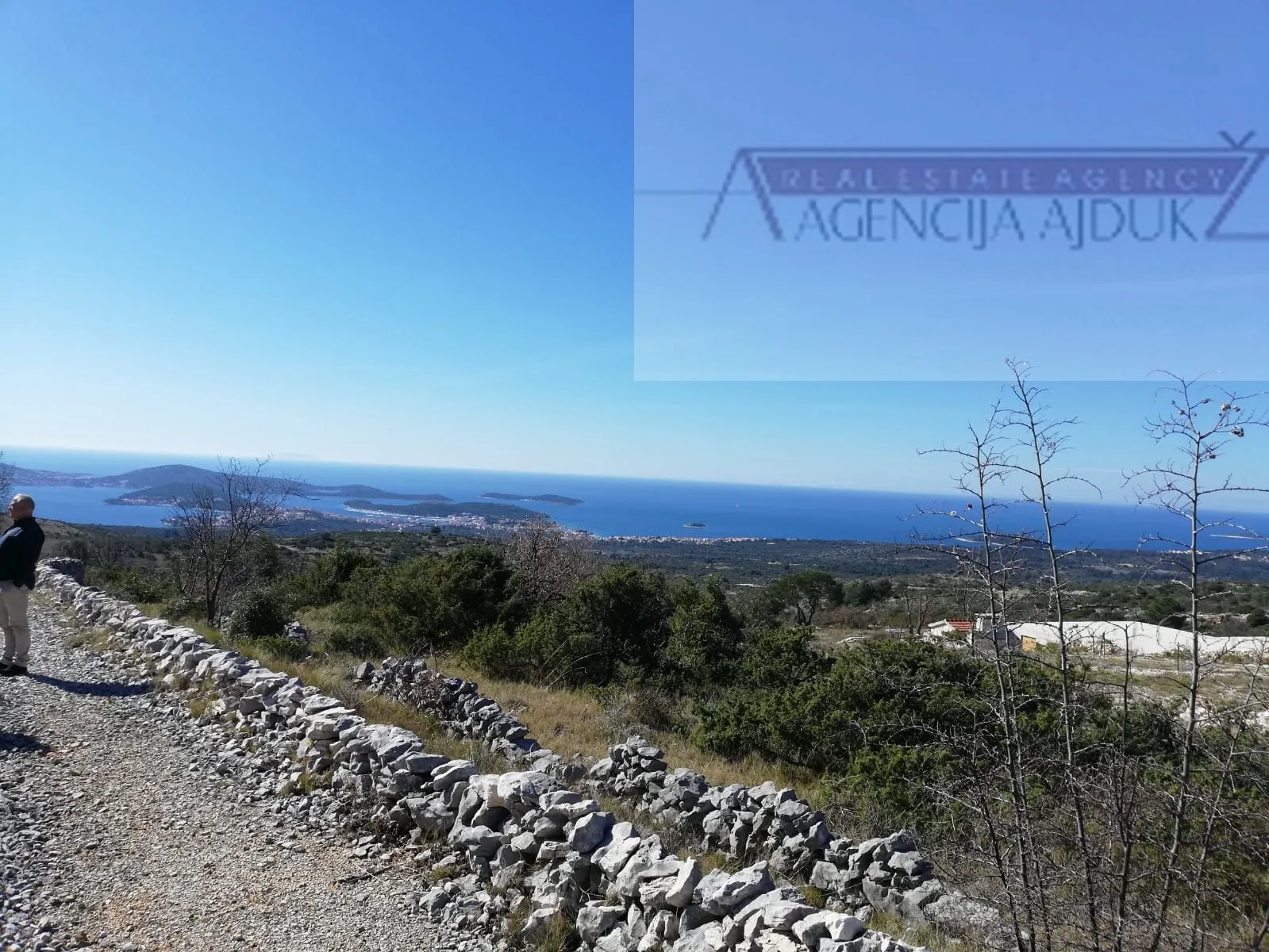 šibenik rogoznica 5636 m2 sa kućicom, pogled na more! - slika 11