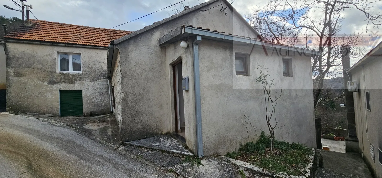 imotski berinovac dvije kuće 134 m2 + dvorište - slika 6