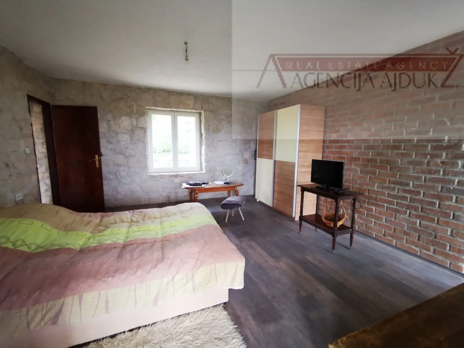 imotski runović kamena kuća 250 m2 sa uređenom okućnicom - slika 4