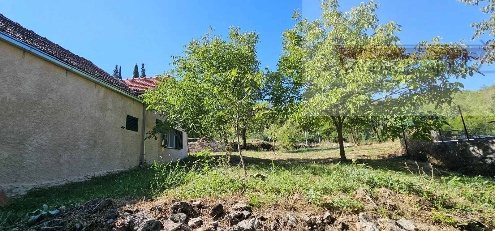 imotski obiteljska kamena kuća 250 m2 + okućnica 1209 m2 drum - slika 4