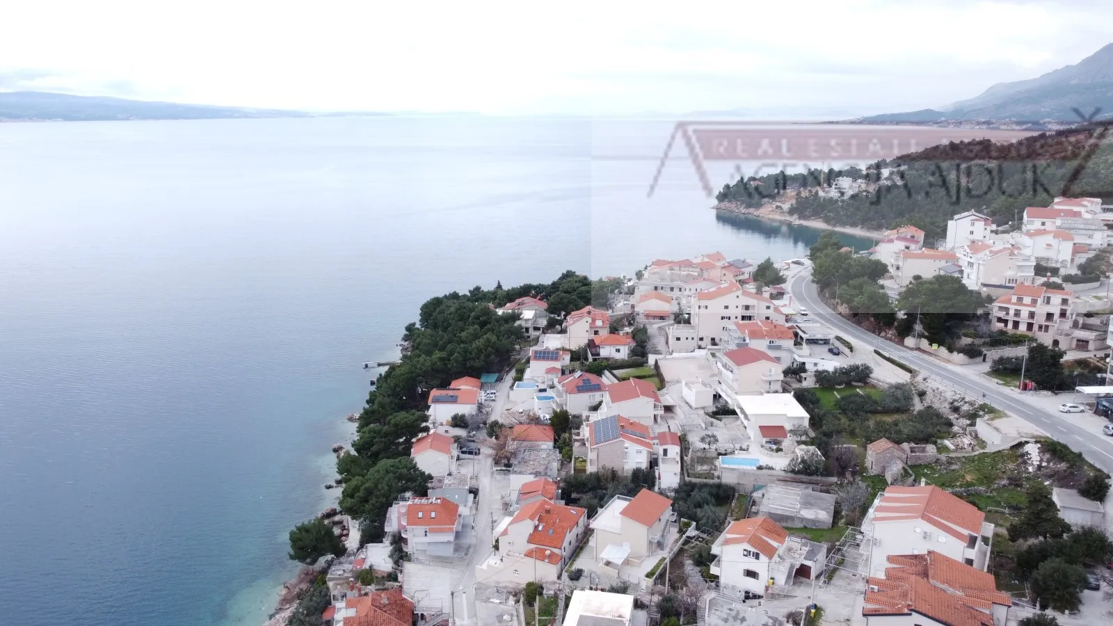 omiš stanići kuća 200 m2 - 120m od mora - otvoren pogled - slika 17