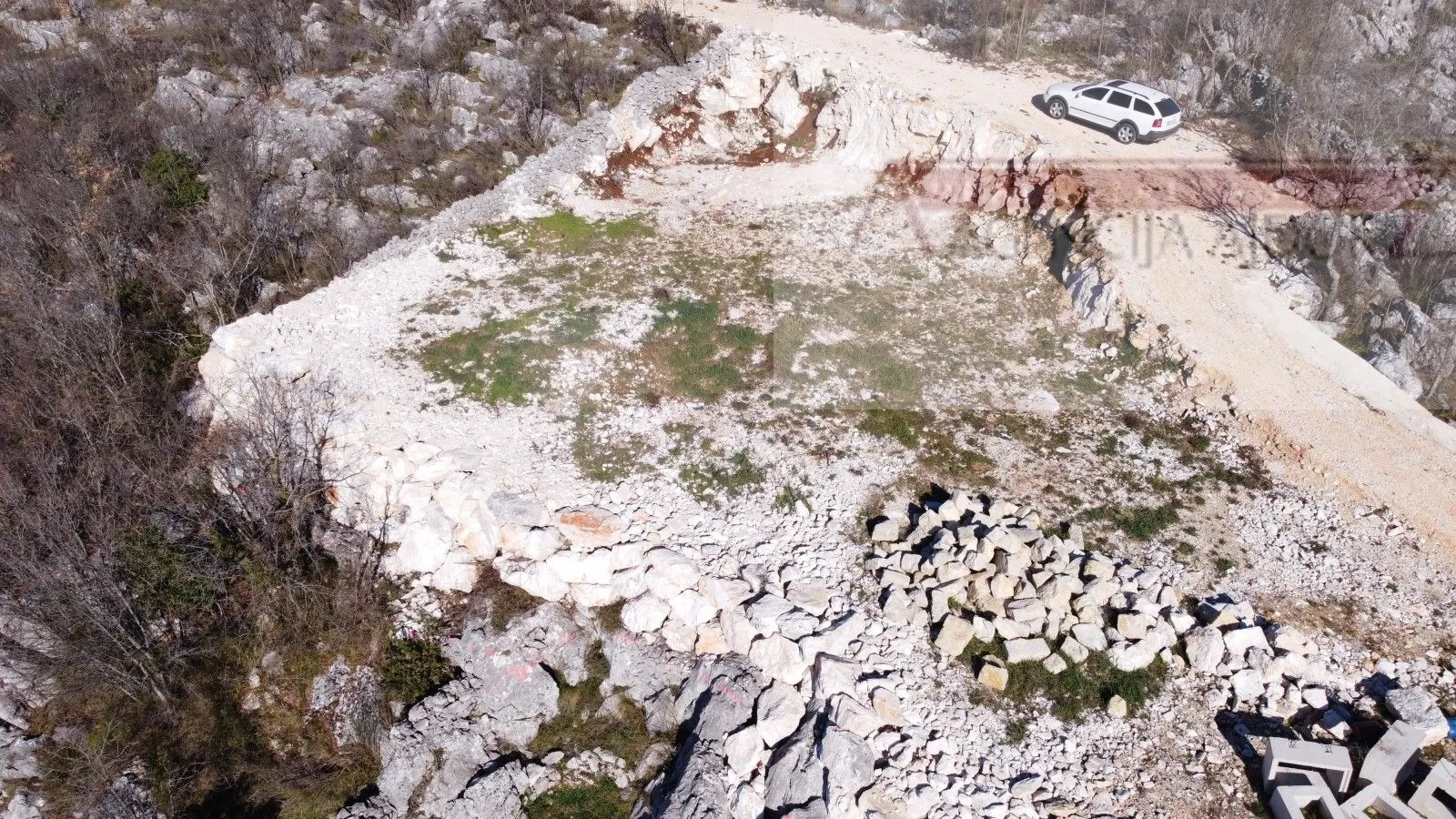 zagvozd 700 m2 građevinsko zemljište + gotovi iskopi - novo - slika 11