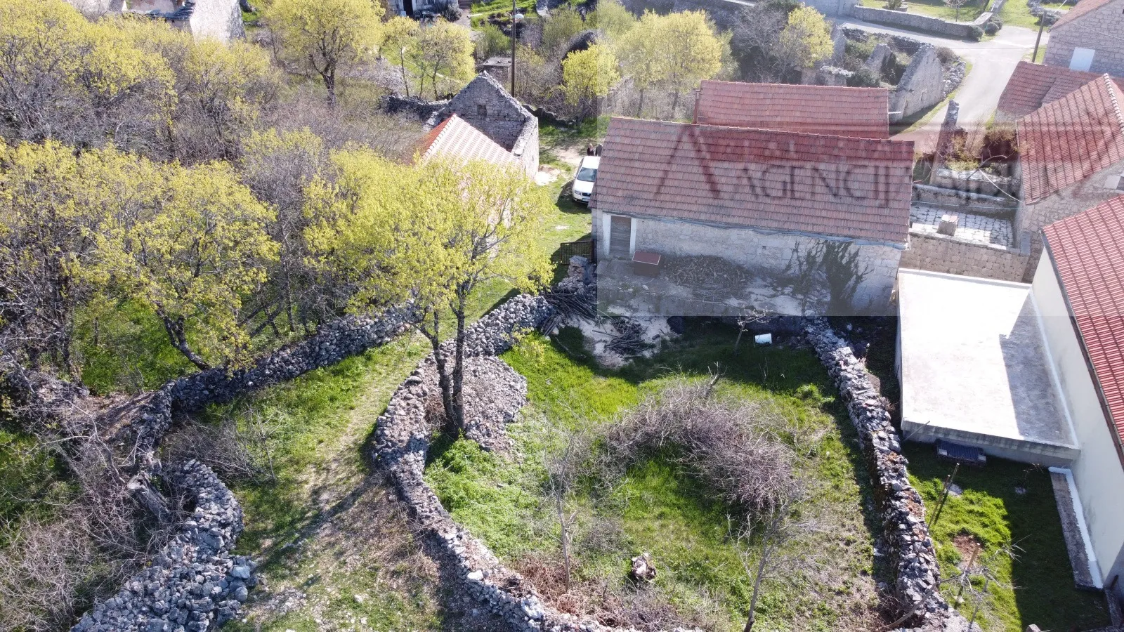 imotski - mrnjavci 4 kamene kuća 256m2 + okućnica - intima - slika 10