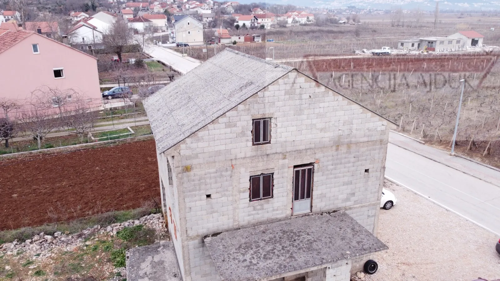 imotski kuća 229 m2 roh-bau zmijavci + dvorište 669 m2 - slika 5