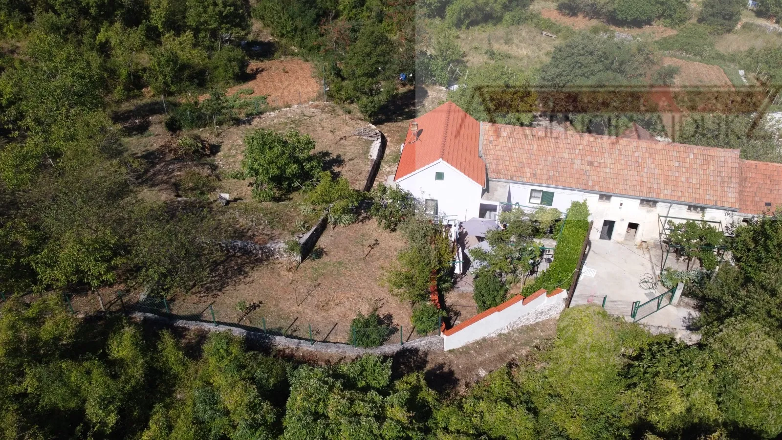 Imotski obiteljska kamena kuća 250 m2 + okućnica 1209 m2 Drum - Imotski, Imotski