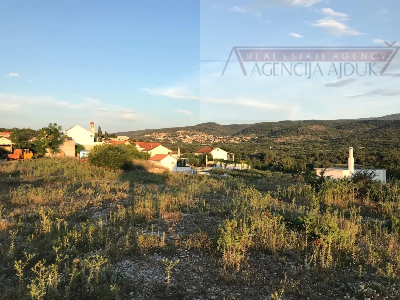 brač - donji humac 6500 m2 građevinsko zemljište - slika 2