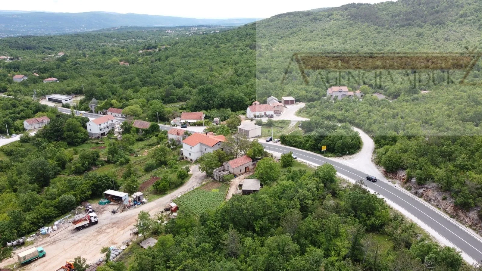 imotski poljica građevinsko zemljište 2502 m2 + objekti - novo - slika 4