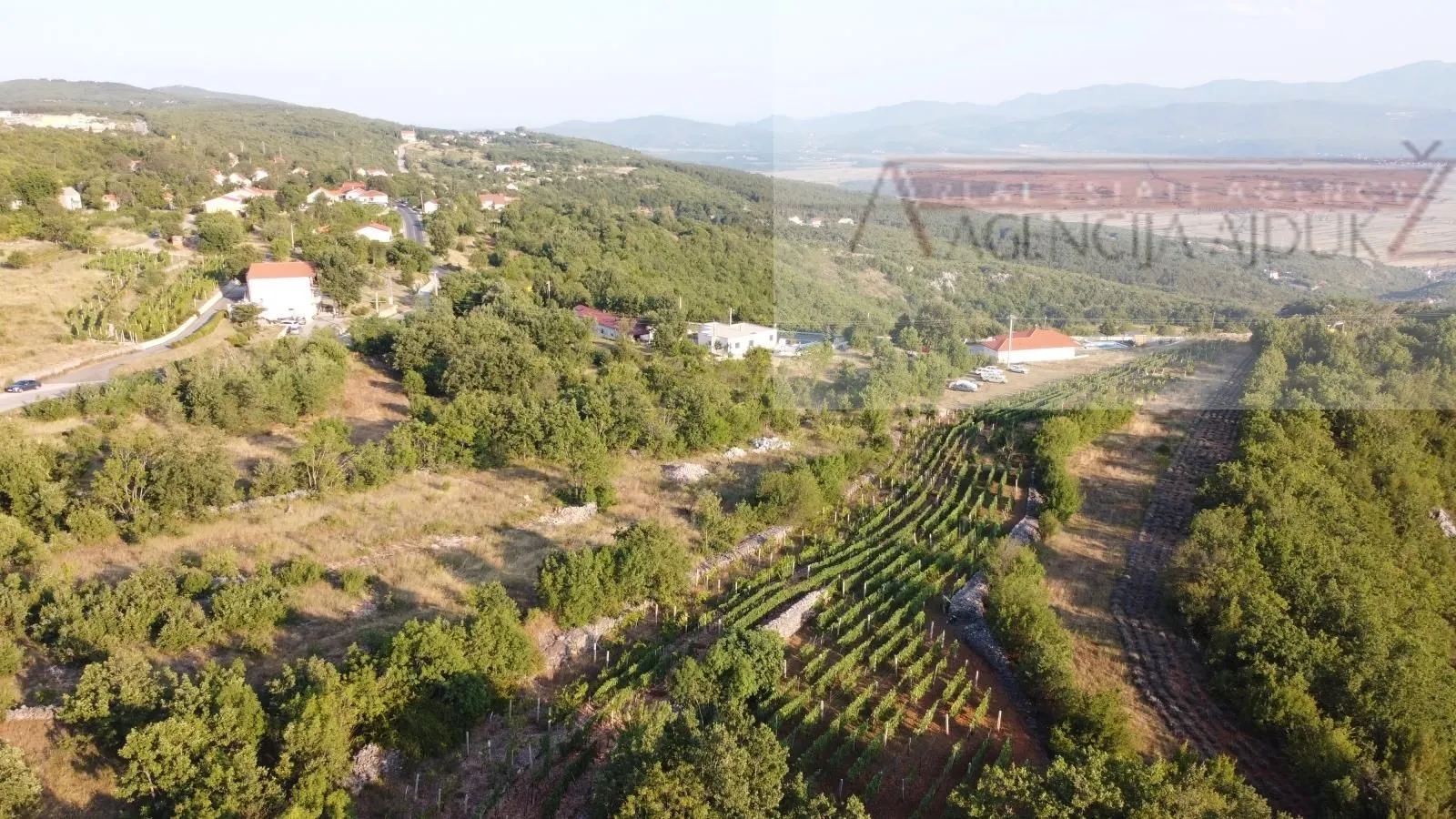 imotski 2029 m2 građevinsko zemljište - otvoren pogled - novo - slika 3