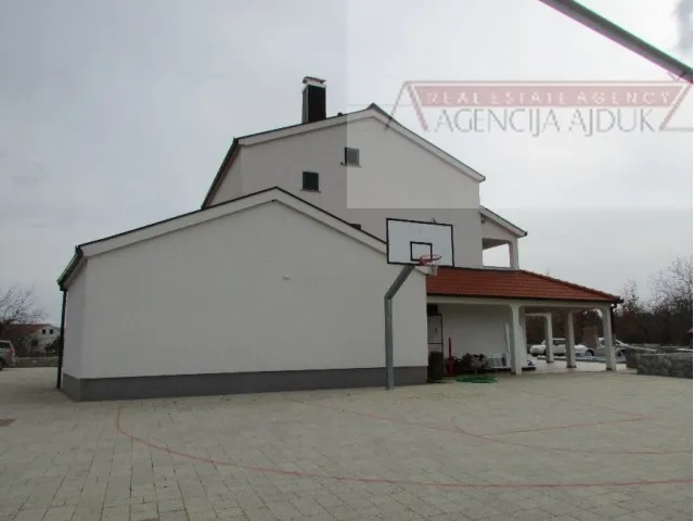 imotski - cista provo vila sa bazenom 742 m2 - sniženo - slika 4