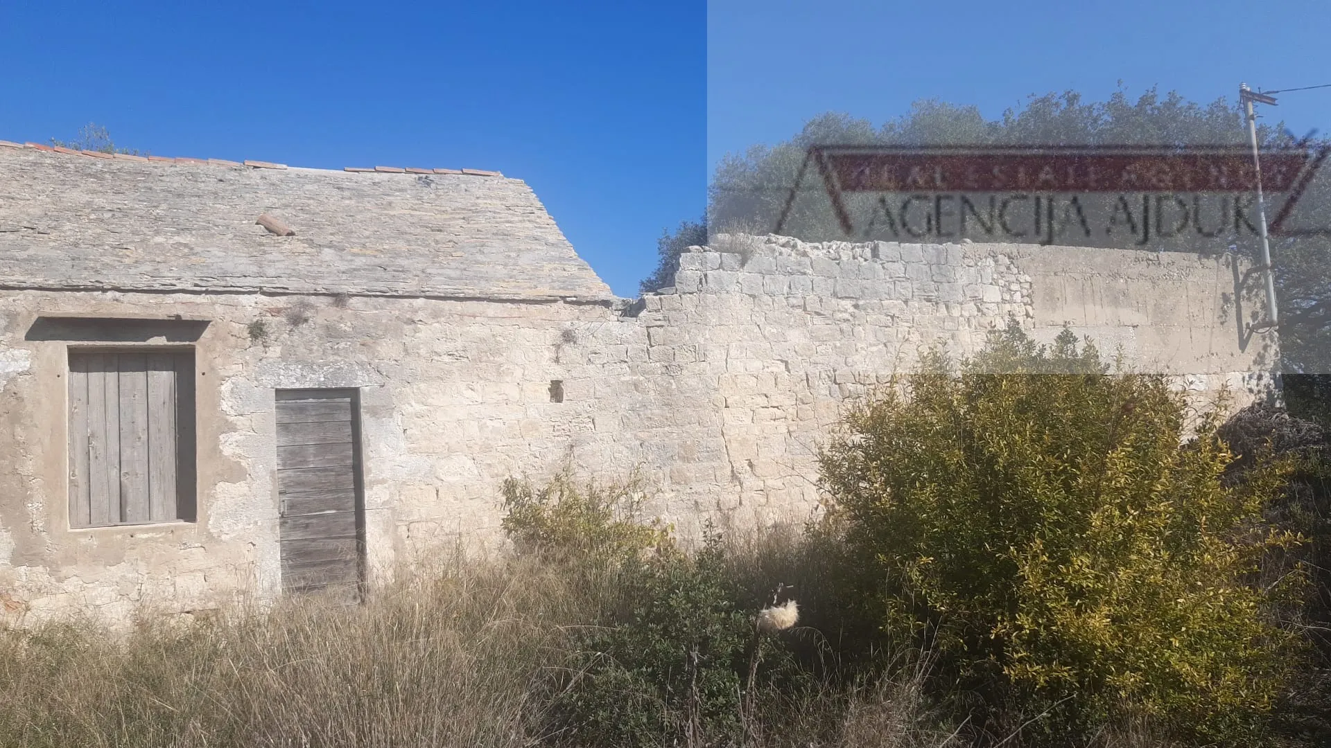 biševo kamena kuća 55 m2 + okućnica 676 m2 - slika 6