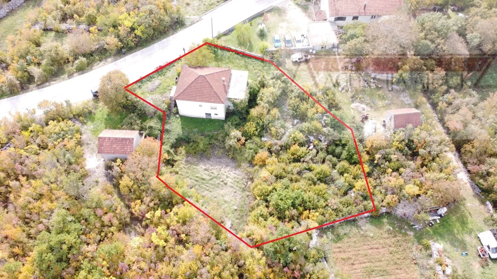 Imotski Runović samostojeća kuća 250 m2 + okućnica 1600 m2 - Imotski, Imotski