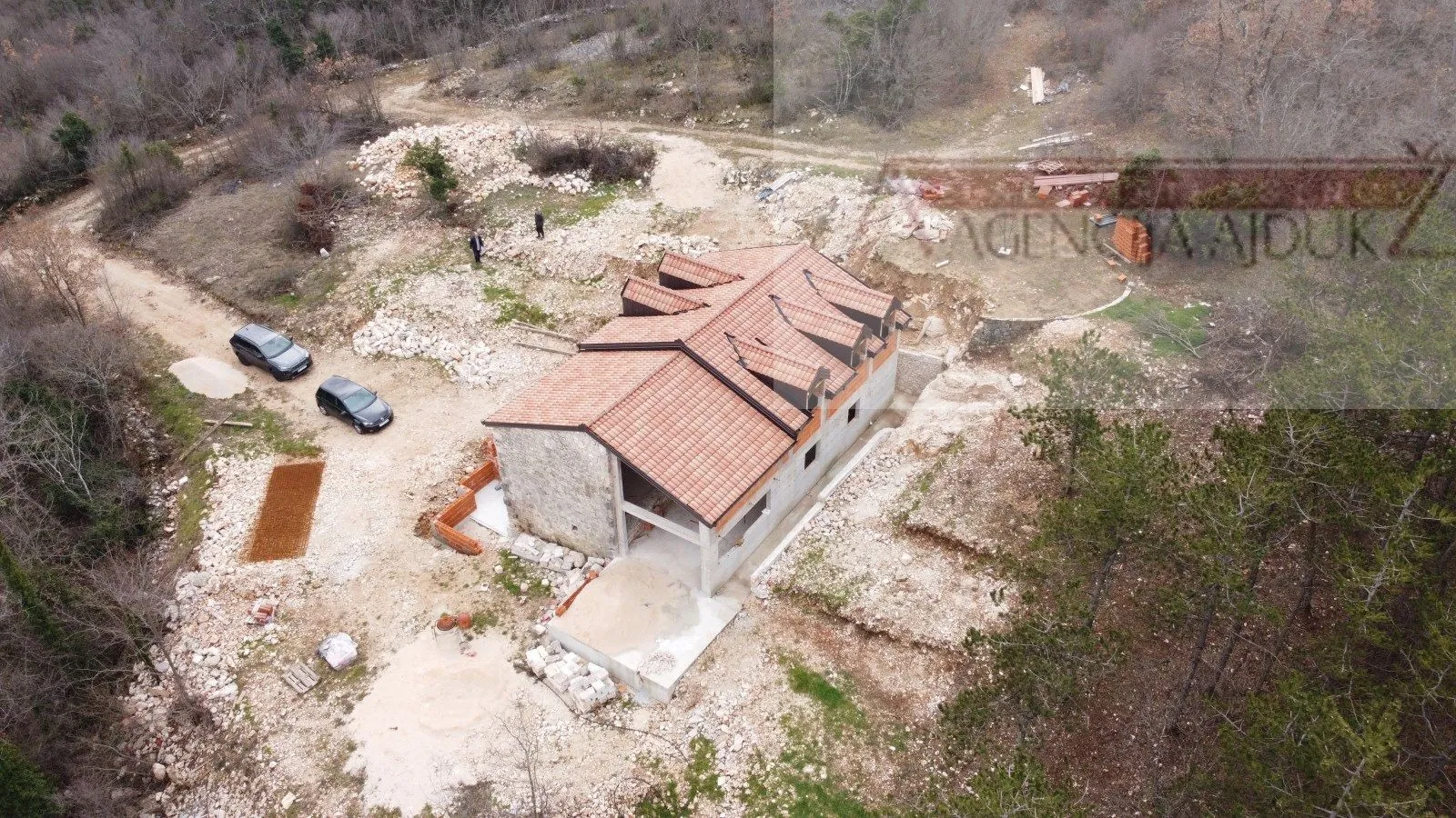 imotski kuća za odmor u izgradnji 300 m2 - parcela 4300 m2 - intima - slika 2