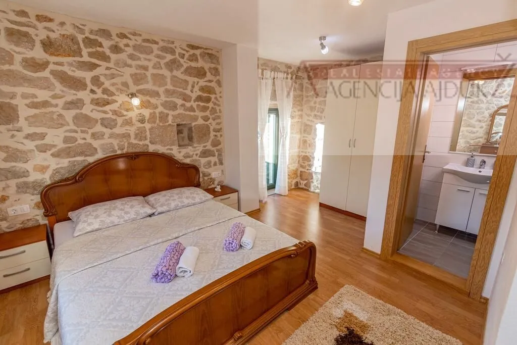 imotski - vila sa bazenom 190 m2 - top ponuda - slika 13