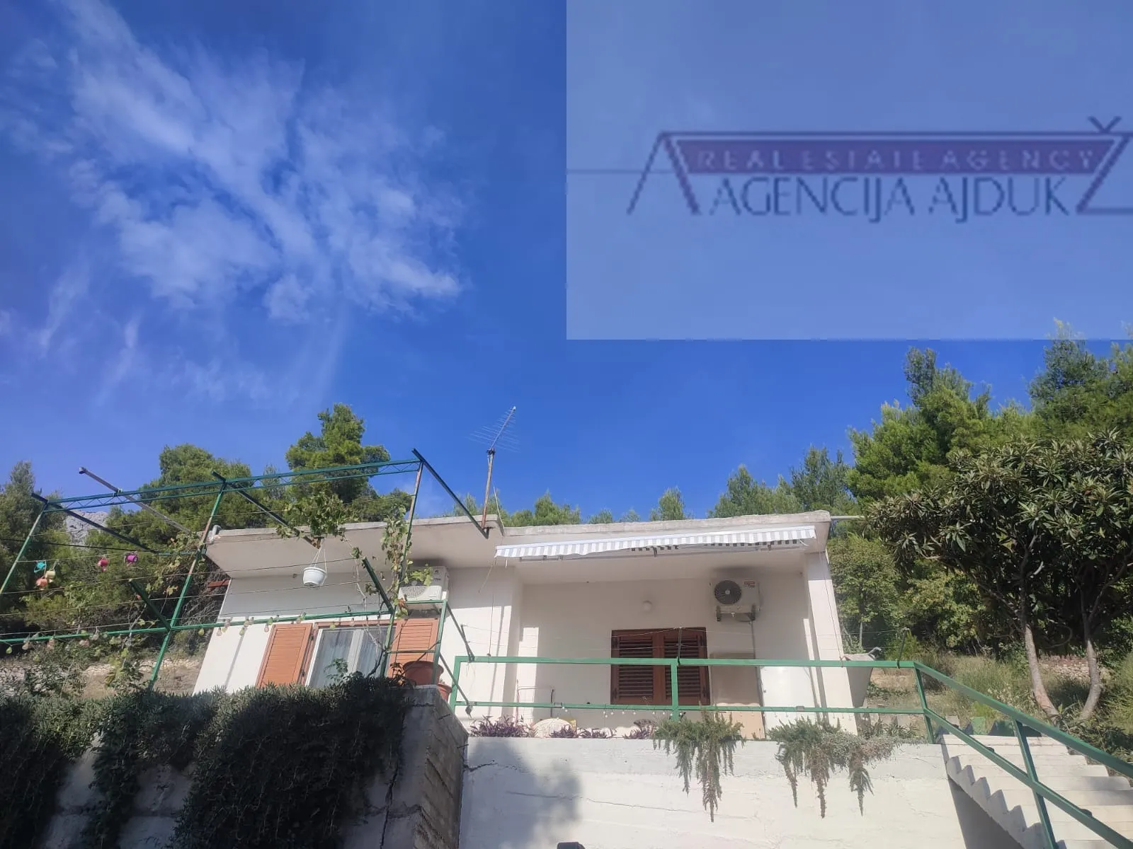 Omiš Stanići kuća 100 m2 + mogućnost nadogradnje 120m od mora - Stanići, Omiš