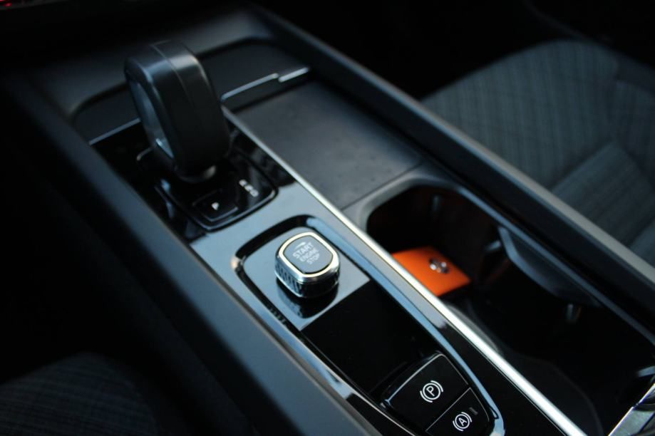 volvo xc60 2.0d b4 automatik *led, navigacija, kamera* - slika 10