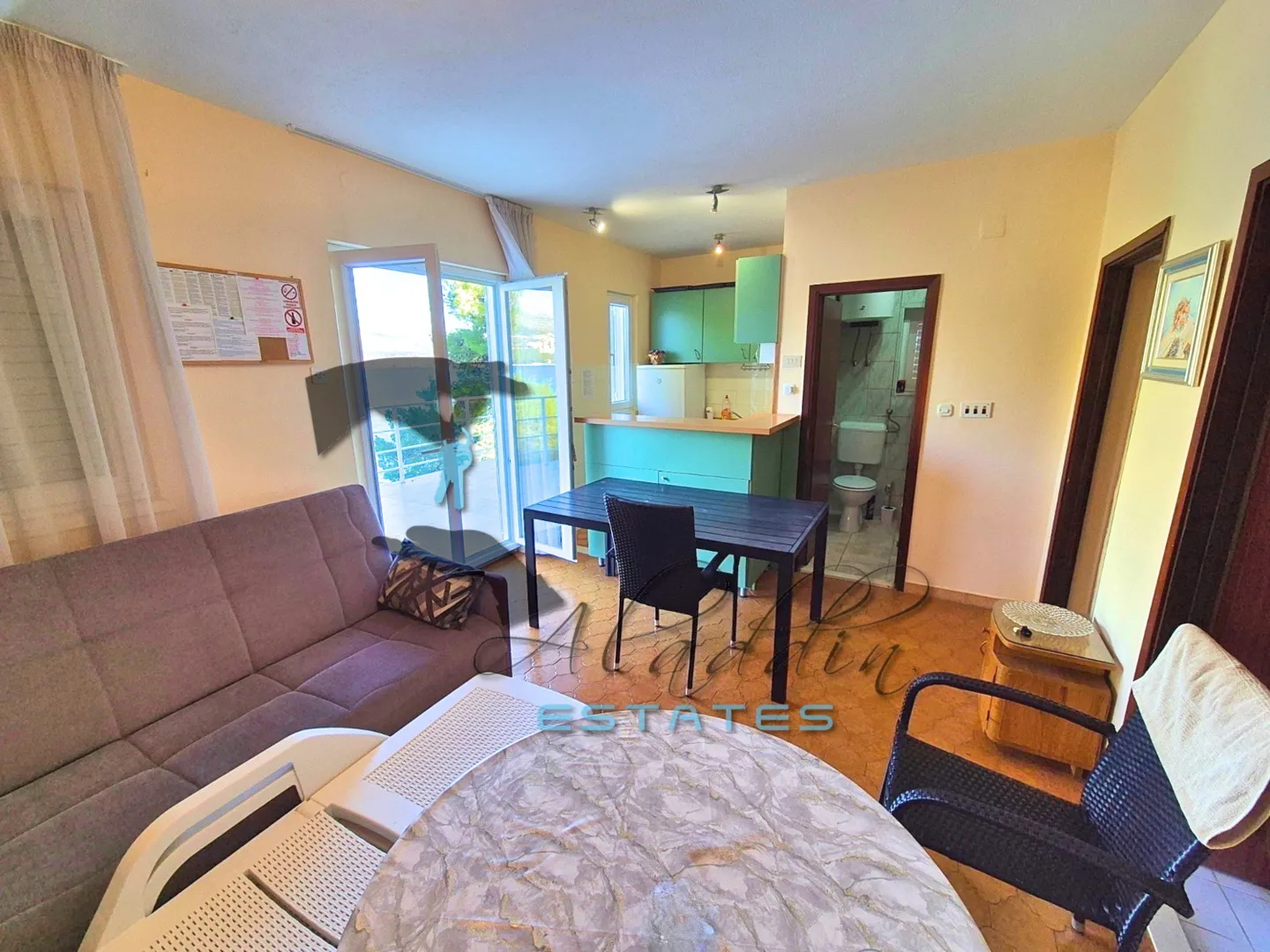 okrug donji, obiteljska kuća uz more u zelenilu, izvanredna prilika, 220 m2 - slika 11