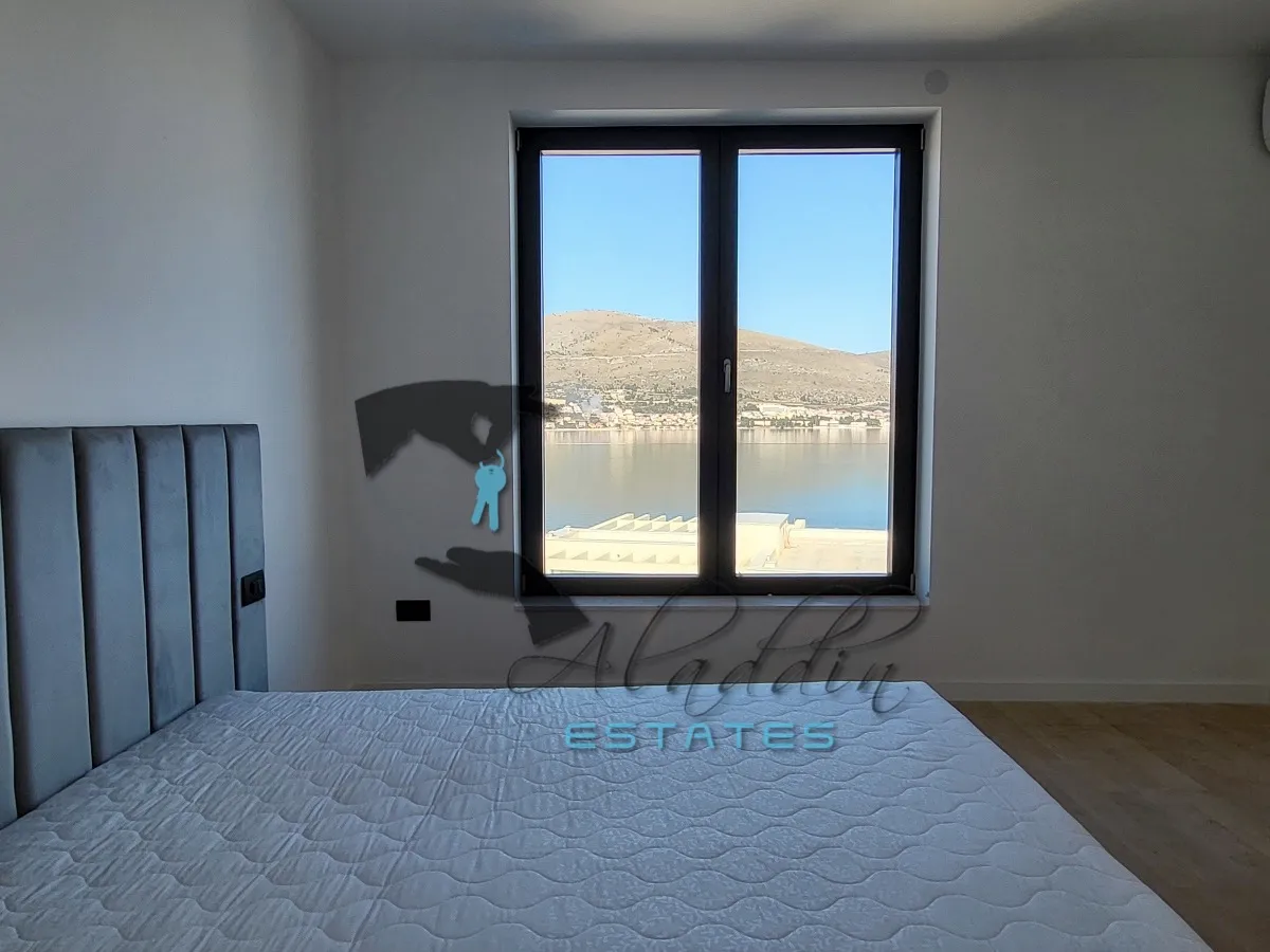 okrug donji, super luksuzna vila u drugom redu do mora, 326 m2 - slika 10