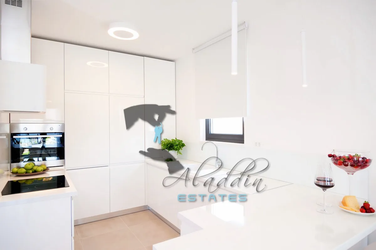 okrug gornji, super luksuzna i moderna vila drugi red do mora, 395 m2 - slika 6