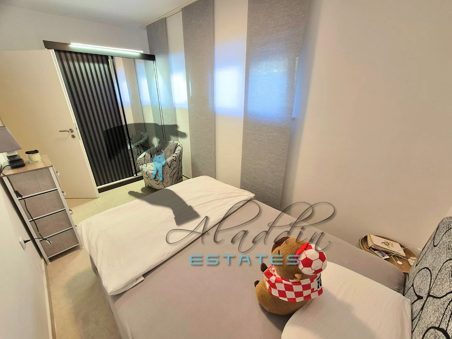 okrug gornji, izvanredan dvosobni stan s prekrasnom terasom, treći red, 70 m2 - slika 9
