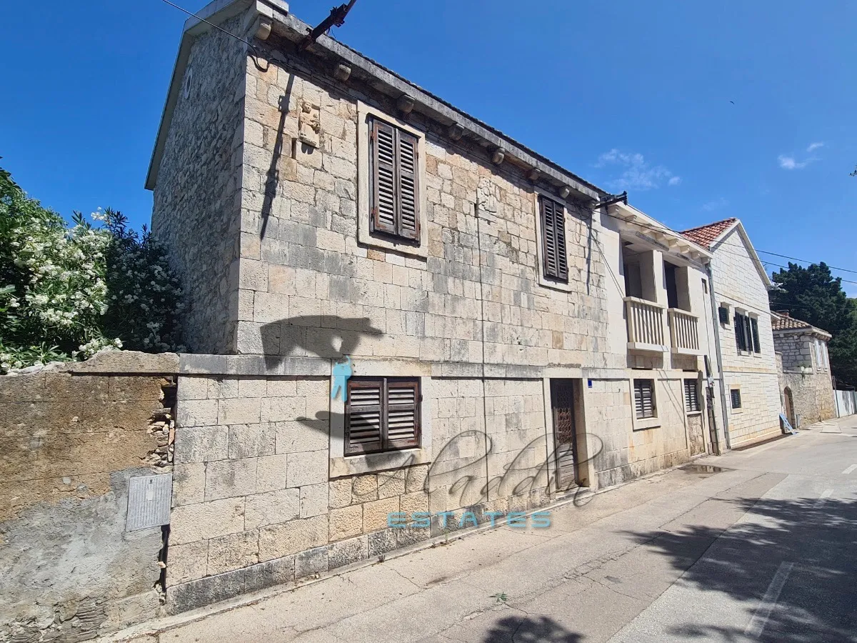 sutivan, raskošna tradicionalna vila u prvom redu do mora, za adaptaciju, 248 m2 - slika 2