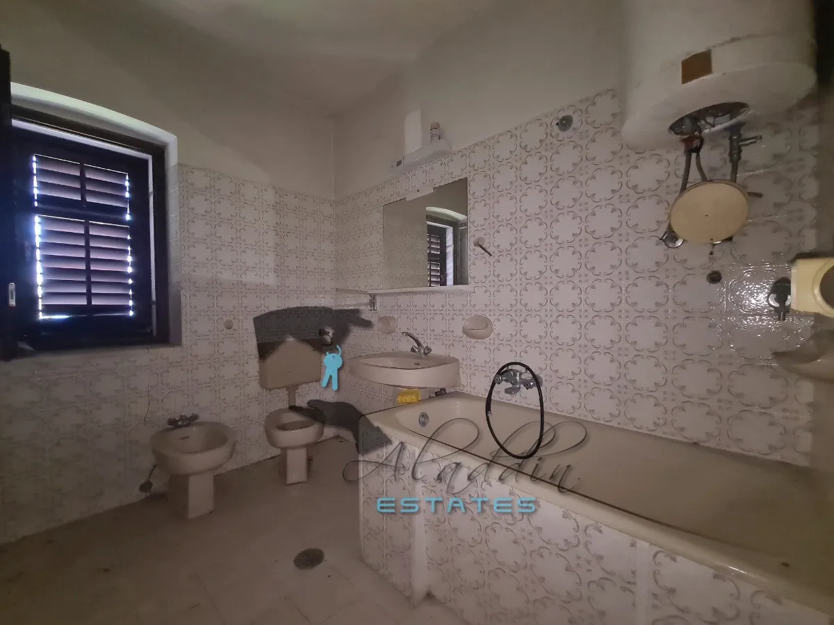 sutivan, raskošna tradicionalna vila u prvom redu do mora, za adaptaciju, 248 m2 - slika 22