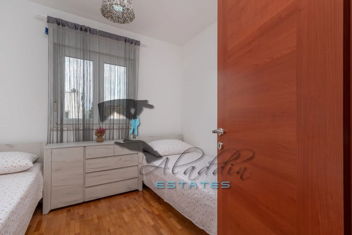 okrug gornji, prvorazredni dvosobni stan s lijepim pogledom na more, 80 m2 - slika 15