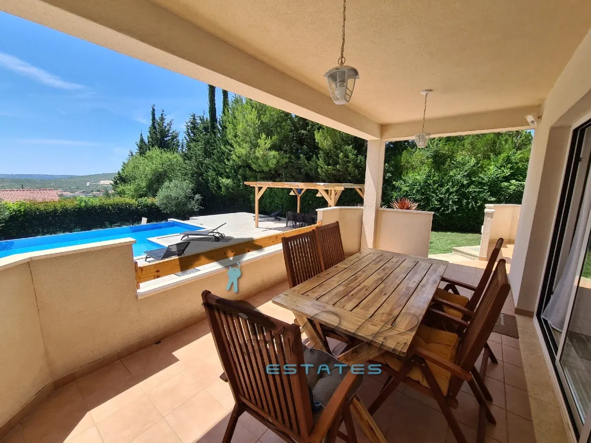 kaštel štafilić, neodoljiva vila s velikim bazenom i pogledom na more, 282 m2 - slika 4