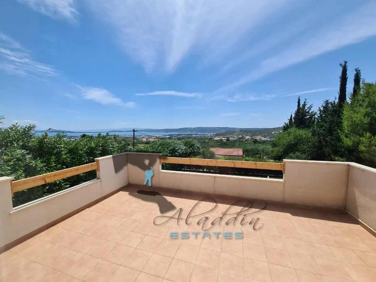 kaštel štafilić, neodoljiva vila s velikim bazenom i pogledom na more, 282 m2 - slika 30