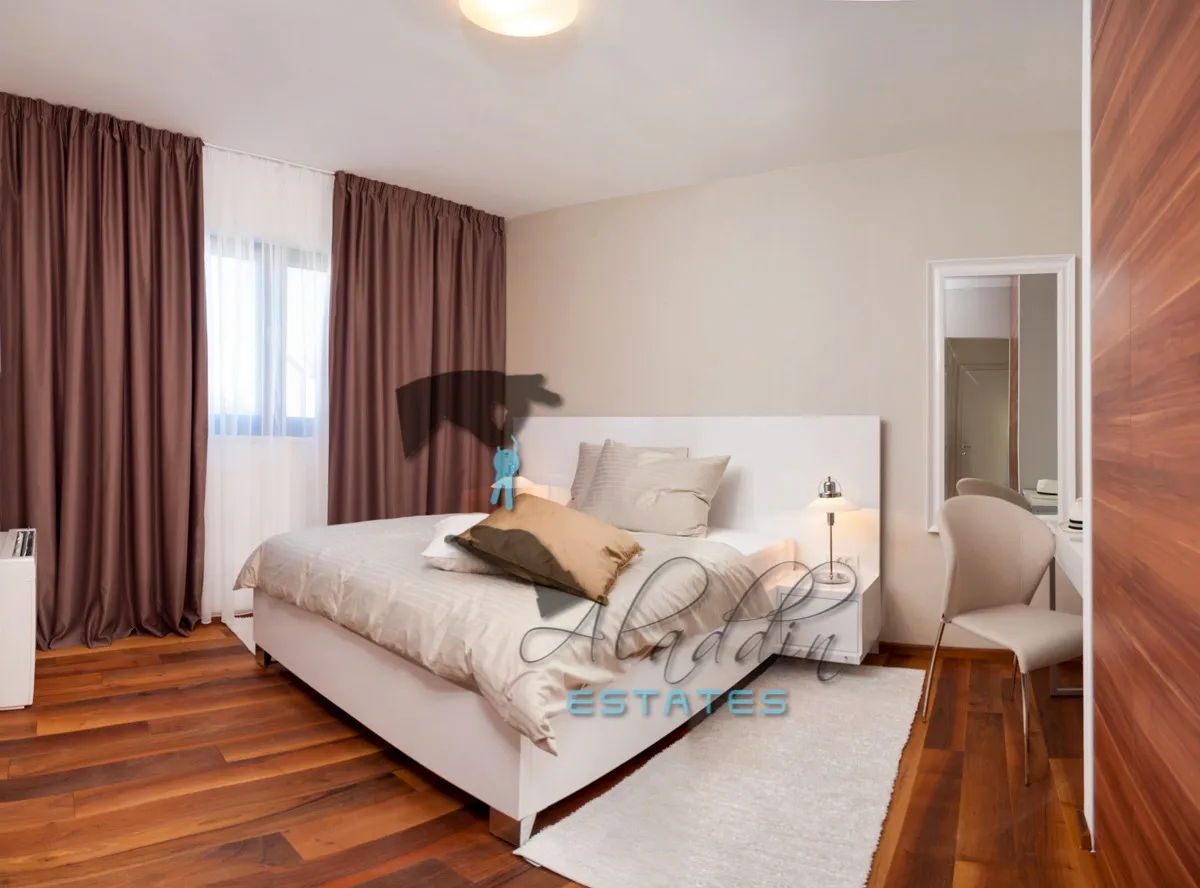 okrug gornji, super luksuzna i moderna vila drugi red do mora, 395 m2 - slika 15