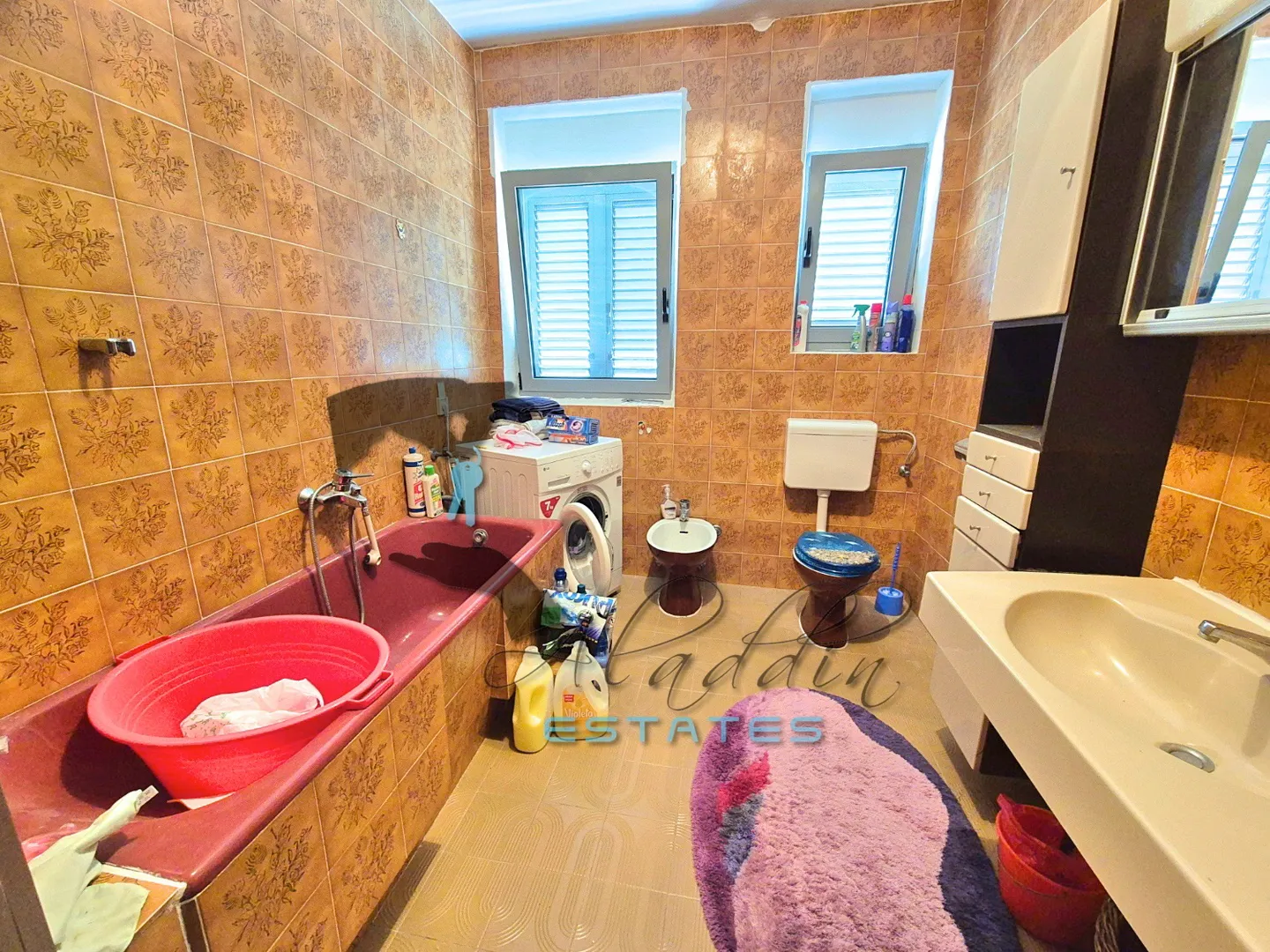 okrug gornji, privlačna samostojeća kuća s 3 stana i pogledom, 389 m2 - slika 18