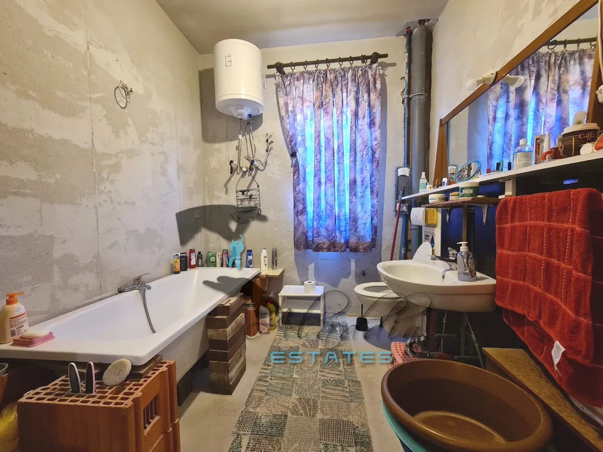 trogir, impozantna stambena zgrada u rohbau stanju, odlična prilika, 544 m2 - slika 10