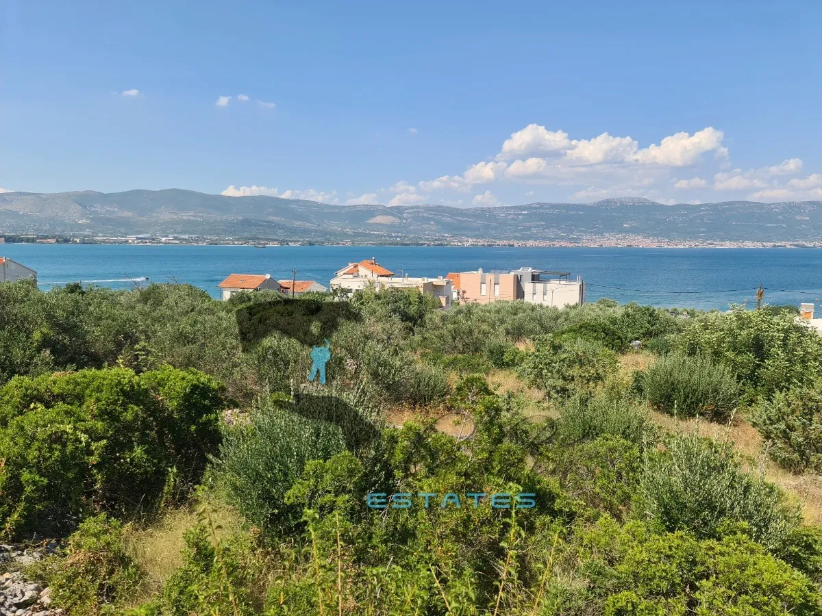Slatine, prostrana građevinska čestica s prekrasnim pogledom na more, 1.300 m2 - Split