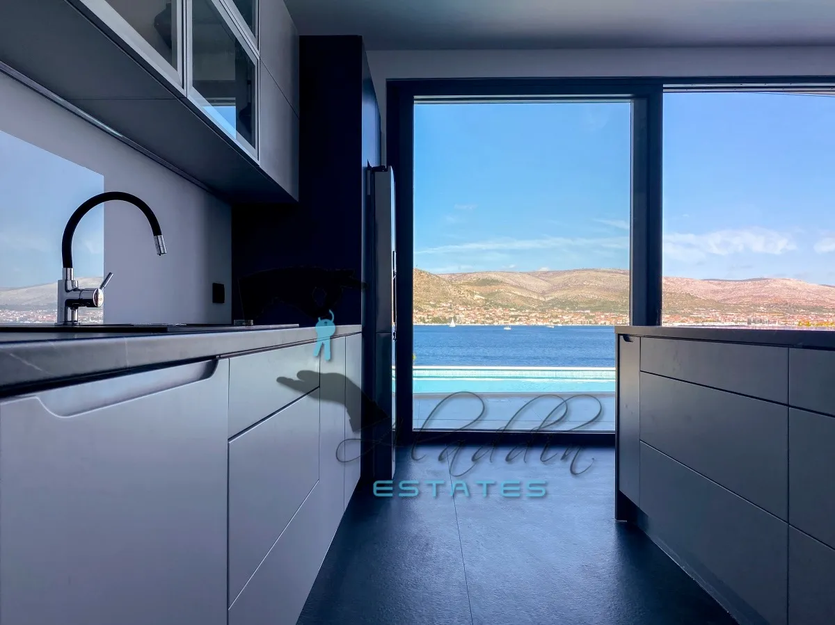 okrug donji, super luksuzna vila u prvom redu do mora, 349 m2 - slika 6