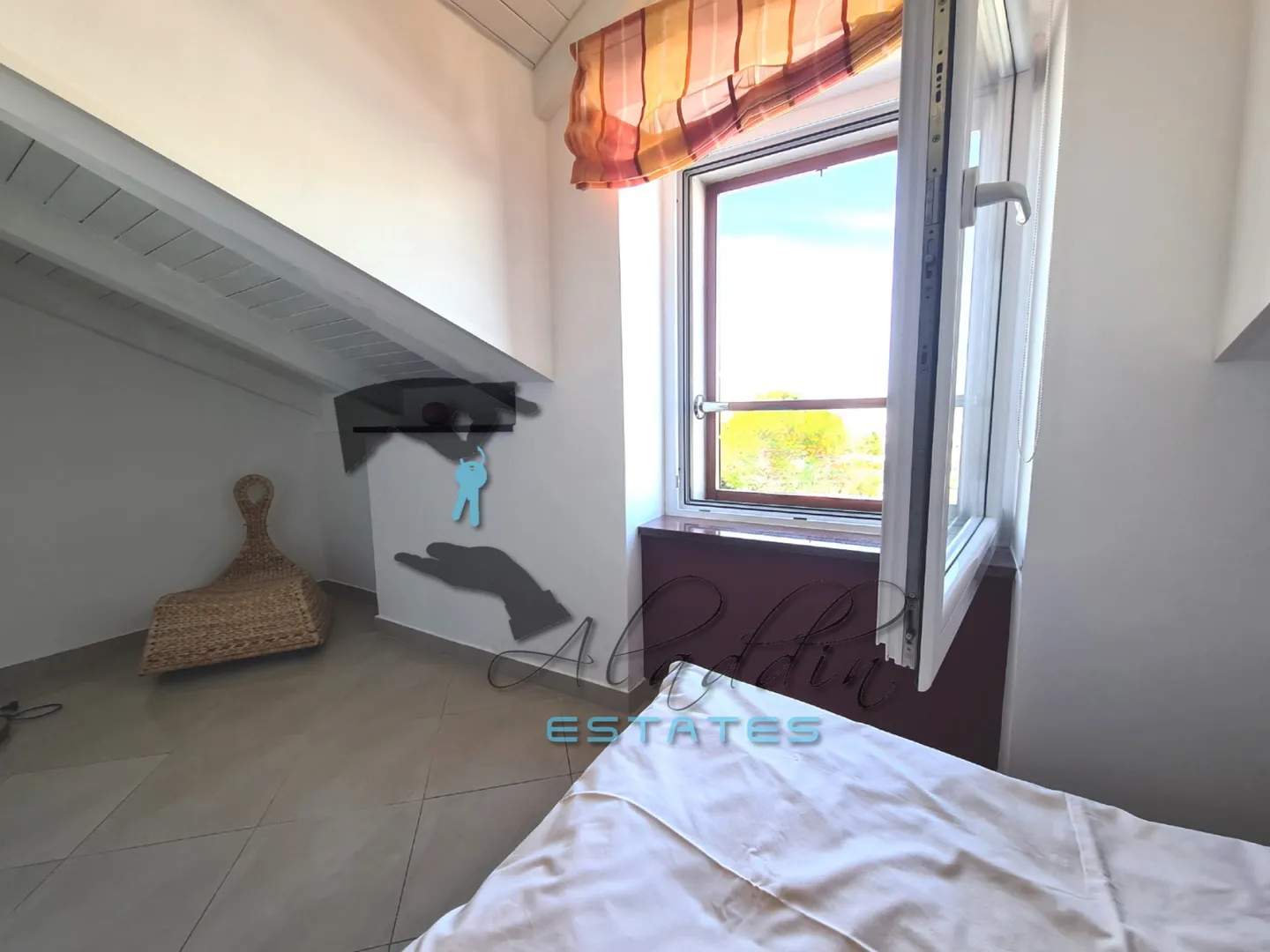 trogir, stambeno-poslovna zgrada s 4 jedinice, prvi red do mora, 144 m2 - slika 5