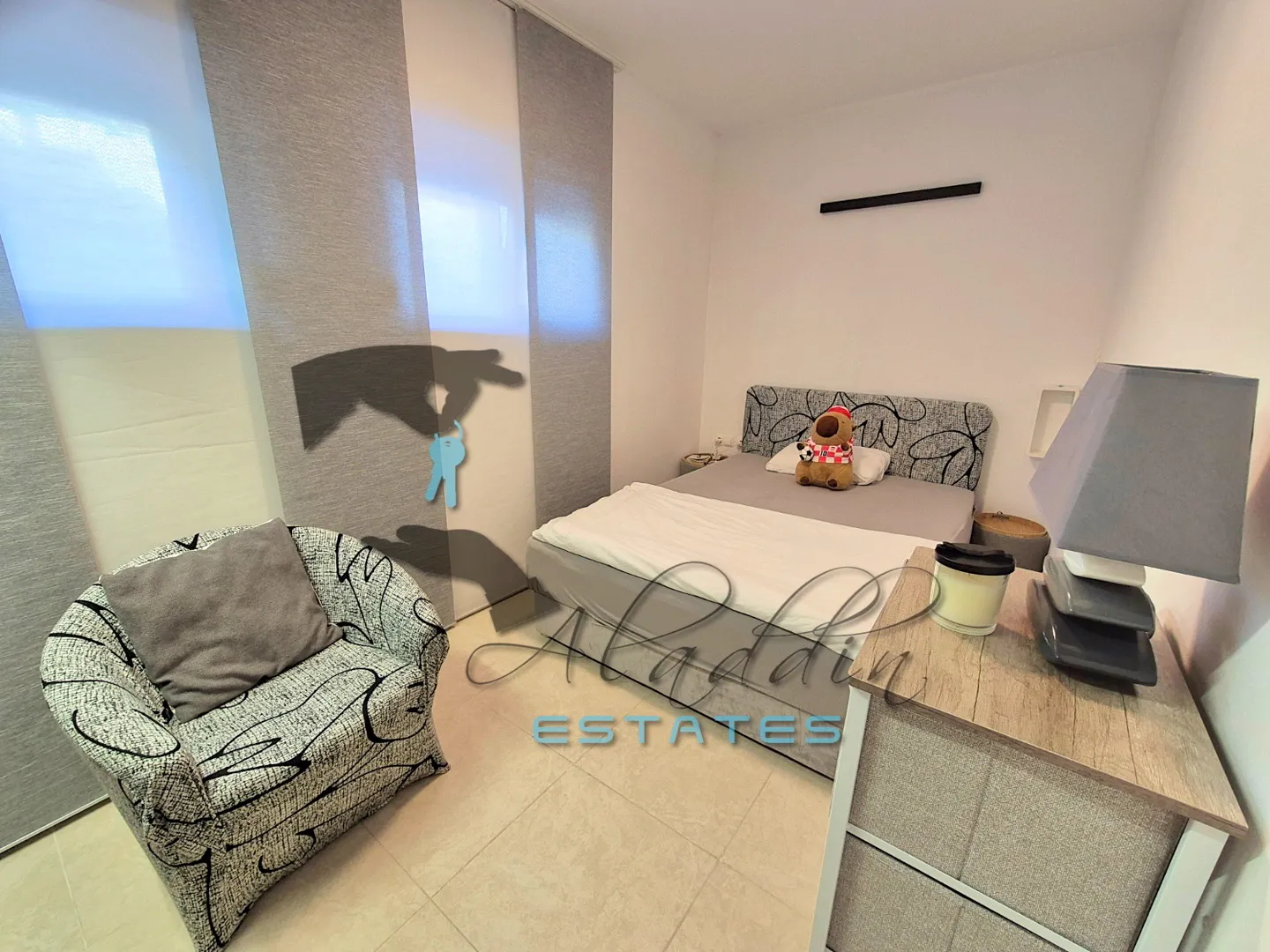 okrug gornji, izvanredan dvosobni stan s prekrasnom terasom, treći red, 70 m2 - slika 8