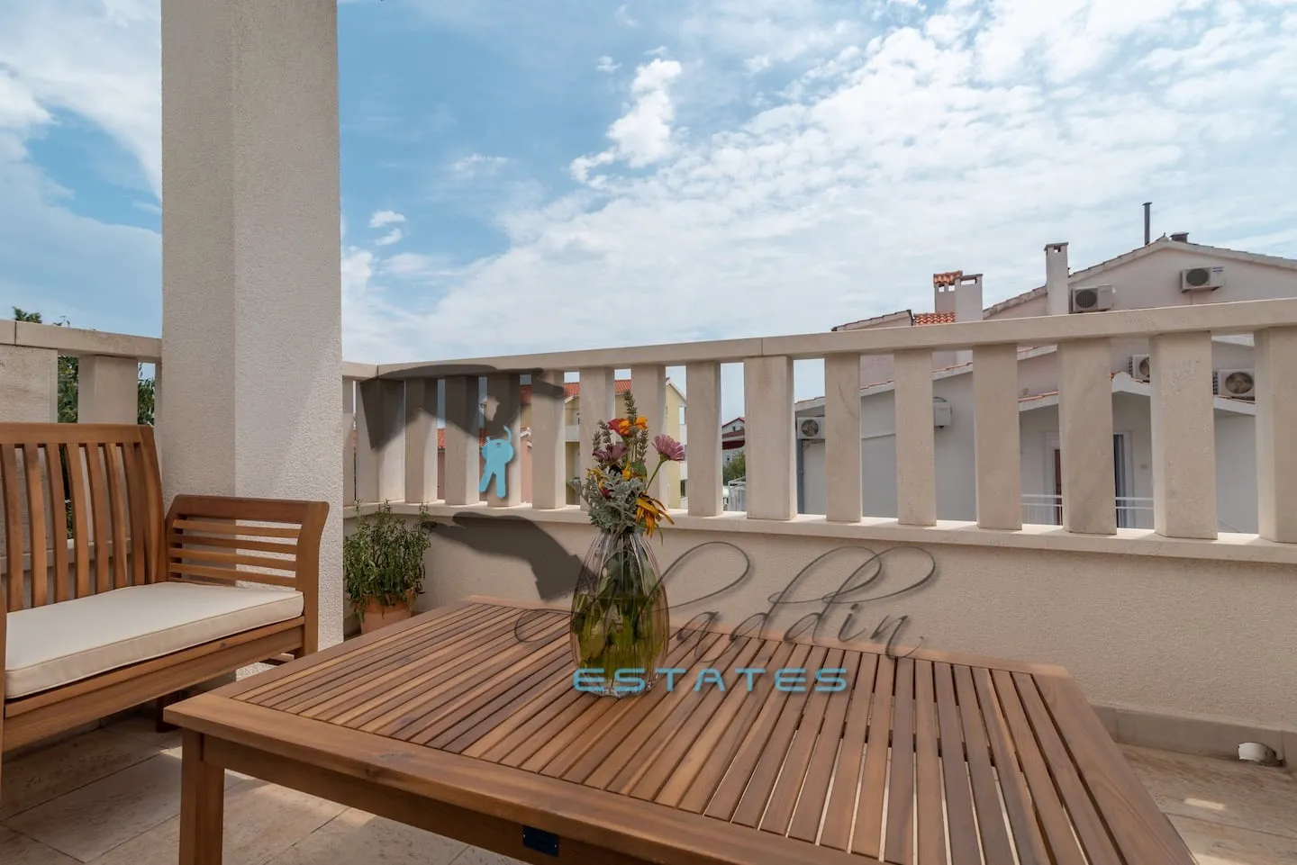 okrug gornji, prvorazredni dvosobni stan s lijepim pogledom na more, 80 m2 - slika 17