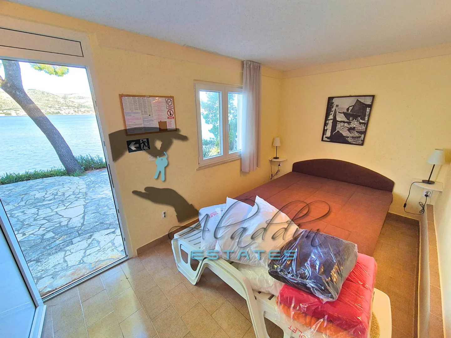 okrug donji, obiteljska kuća uz more u zelenilu, izvanredna prilika, 220 m2 - slika 24