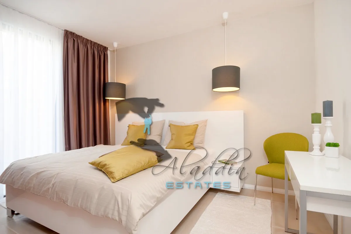 okrug gornji, super luksuzna i moderna vila drugi red do mora, 395 m2 - slika 12