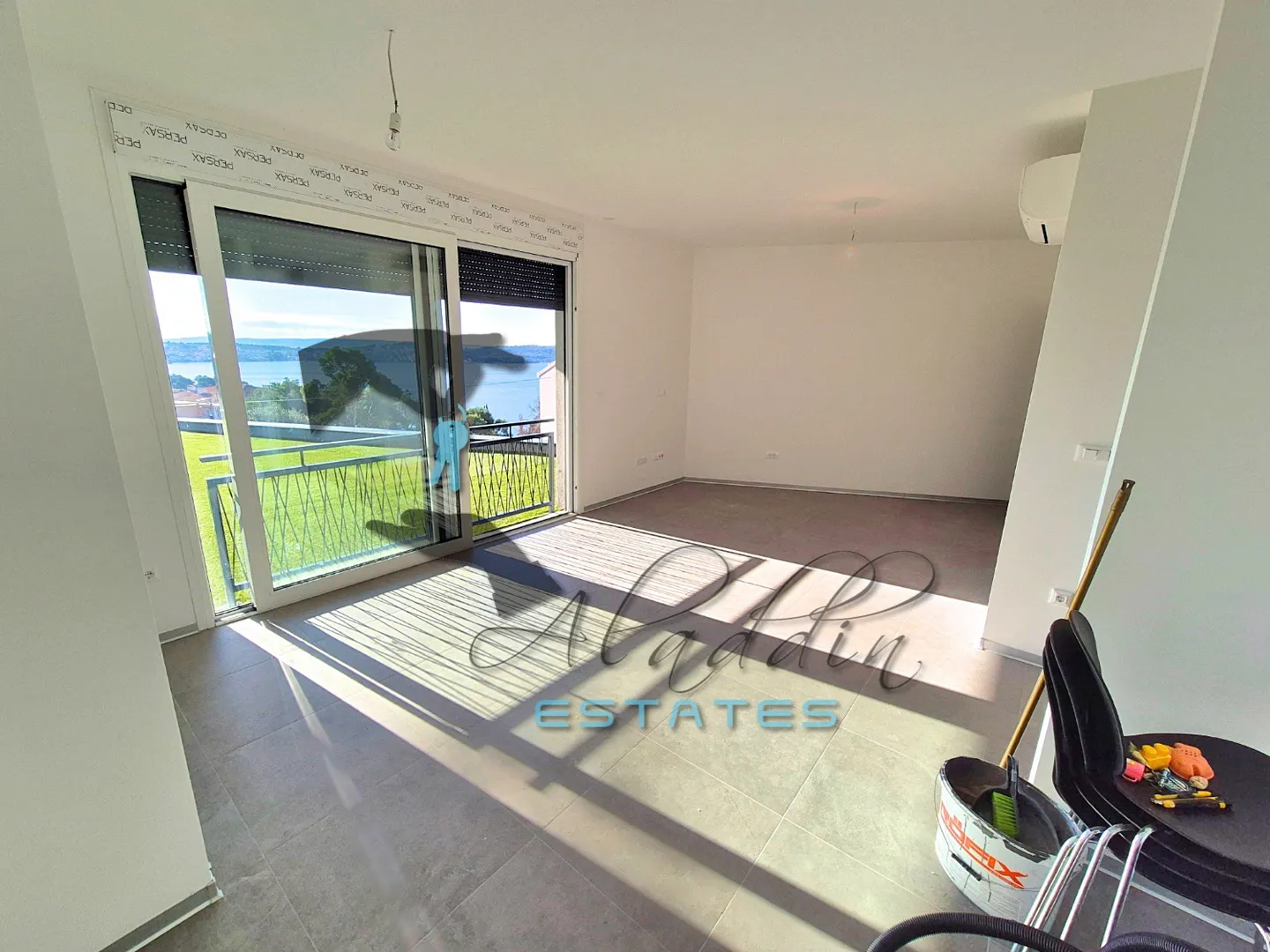 Trogir na Čiovu, vrhunski stan u novogradnji, pogled, prizemlje, 65 m2