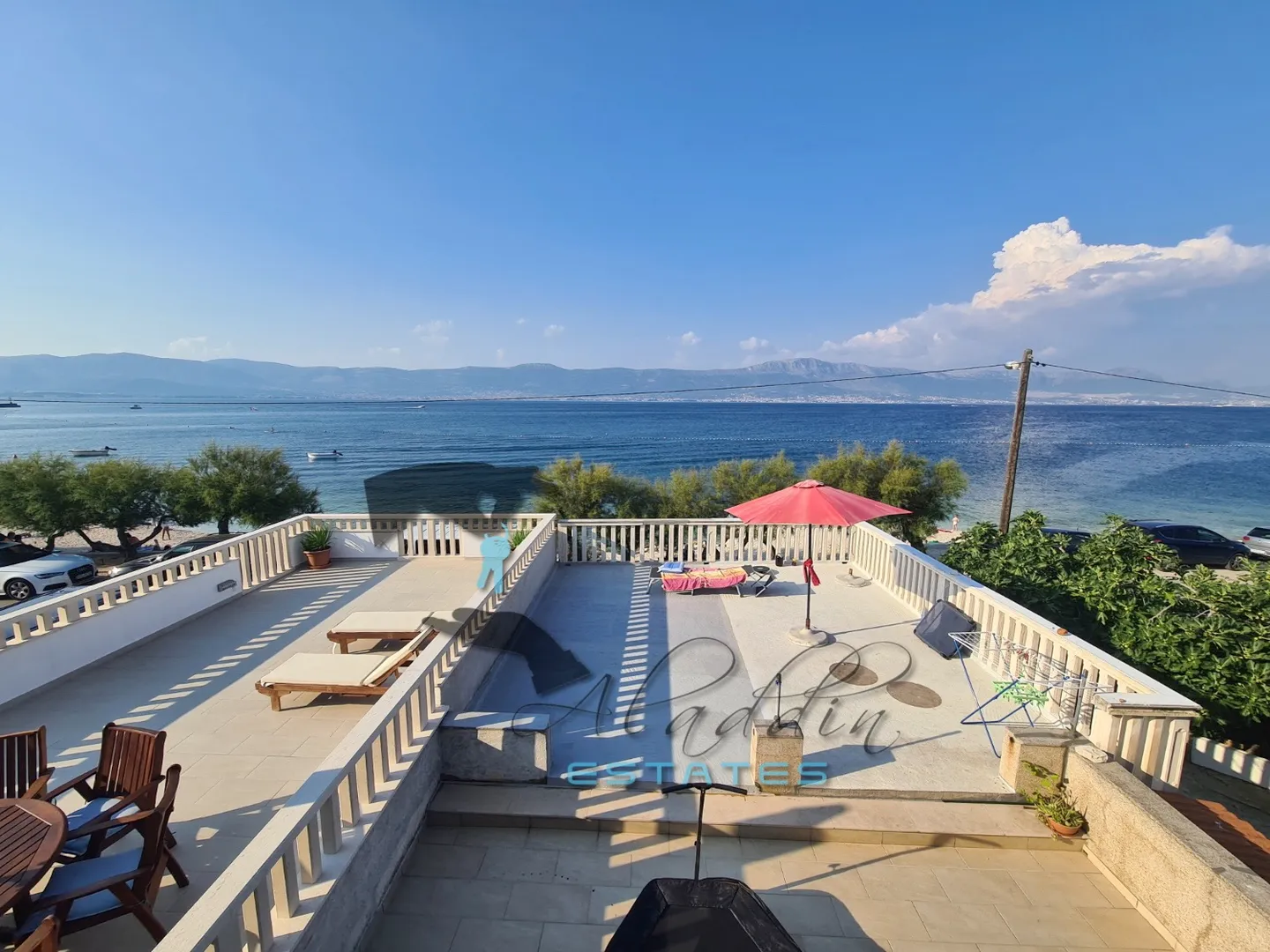 slatine, profinjena stambena kuća u prvom redu do mora, 421 m2 - slika 11