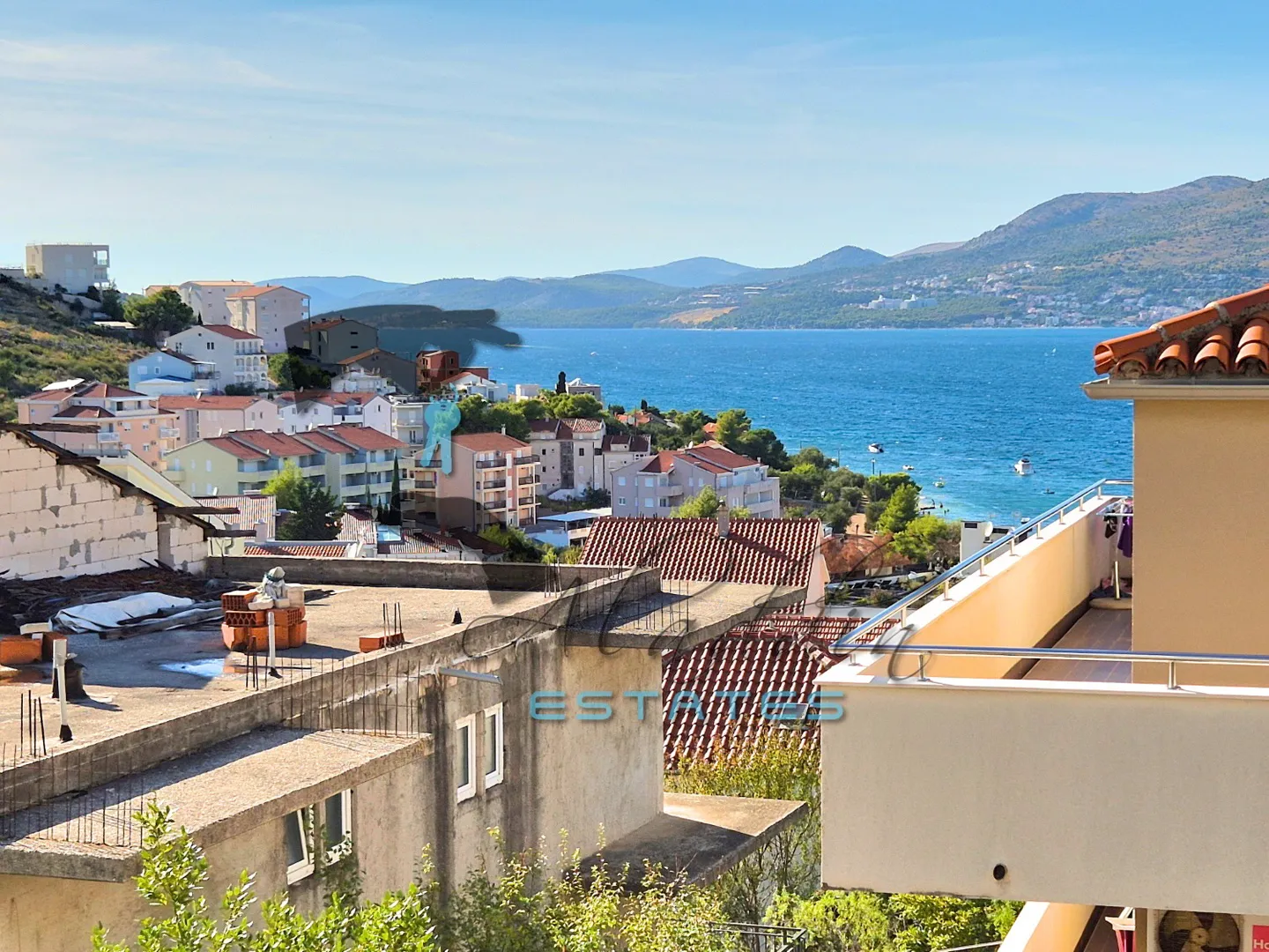 okrug gornji, prvorazredni dvosobni stan s pogledom na more, 68 m2 - slika 14
