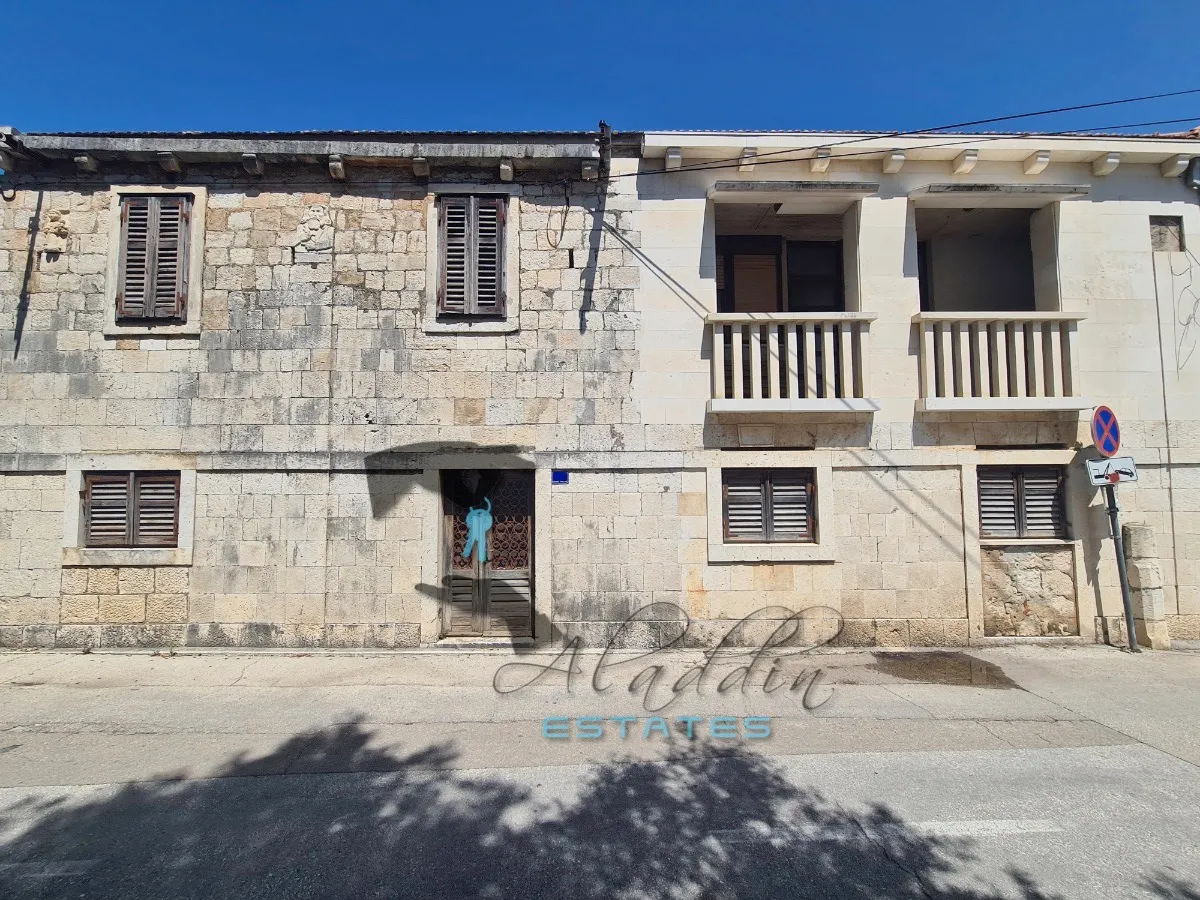 sutivan, raskošna tradicionalna vila u prvom redu do mora, za adaptaciju, 248 m2 - slika 29