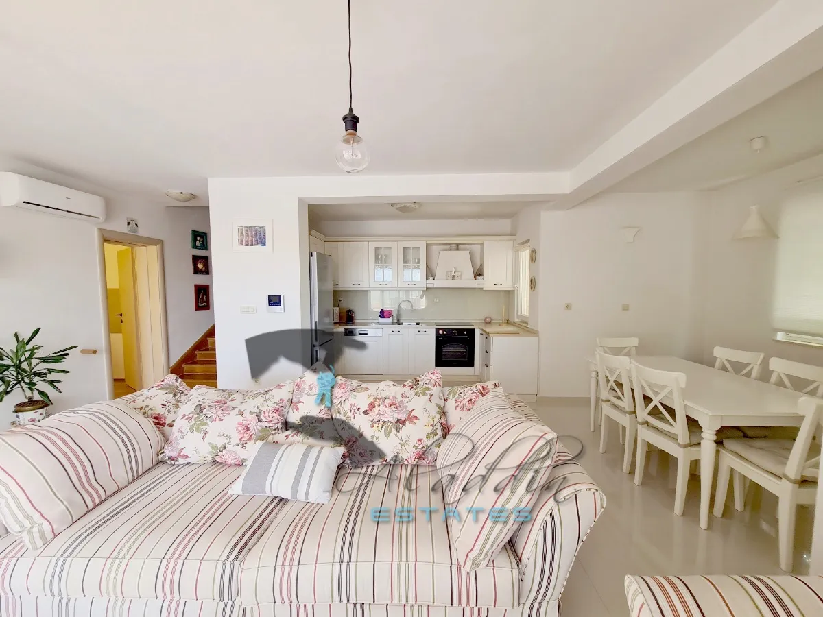 kaštel štafilić, neodoljiva vila s velikim bazenom i pogledom na more, 282 m2 - slika 15