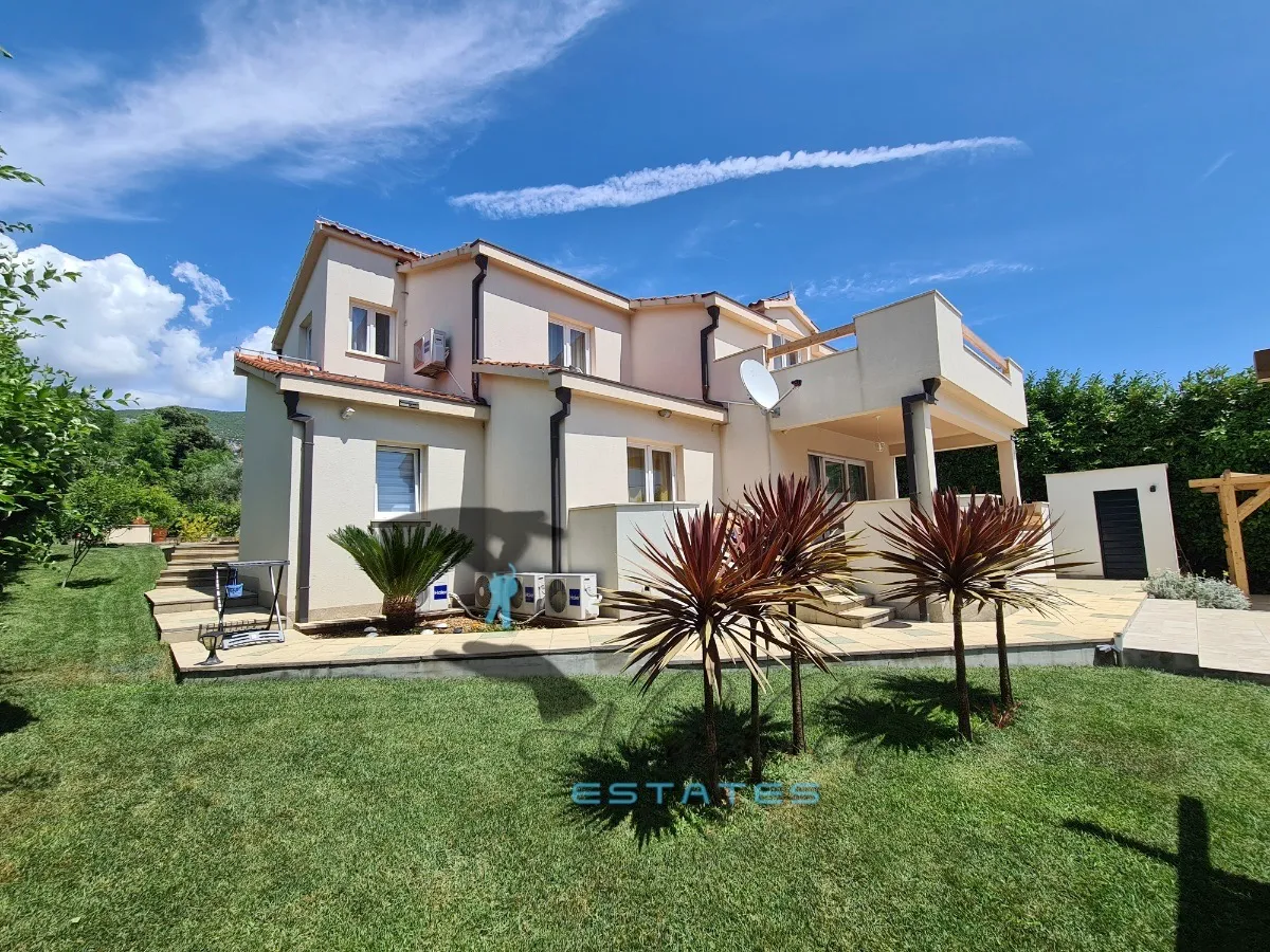 kaštel štafilić, neodoljiva vila s velikim bazenom i pogledom na more, 282 m2 - slika 2
