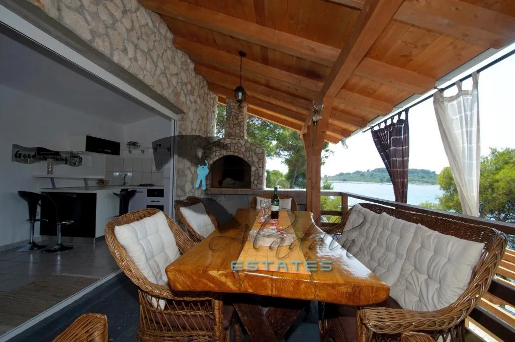 Okrug Gornji, prekrasna kuća za odmor u prvom redu do mora, 140 m2 - Okrug Gornji, Okrug